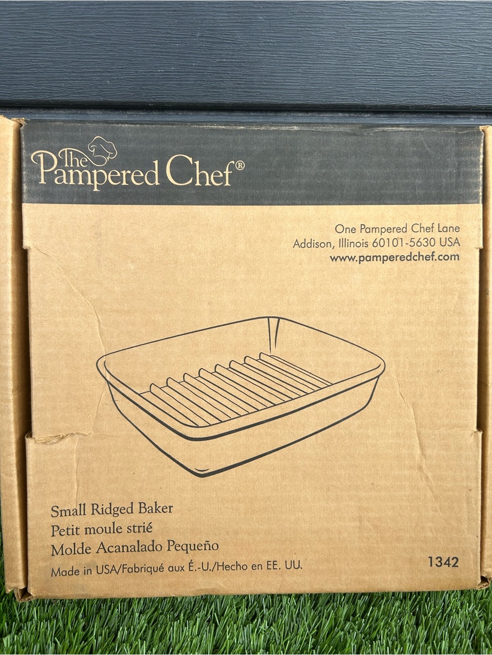 The Pampered Chef Small Ridged Baker - Brown Box